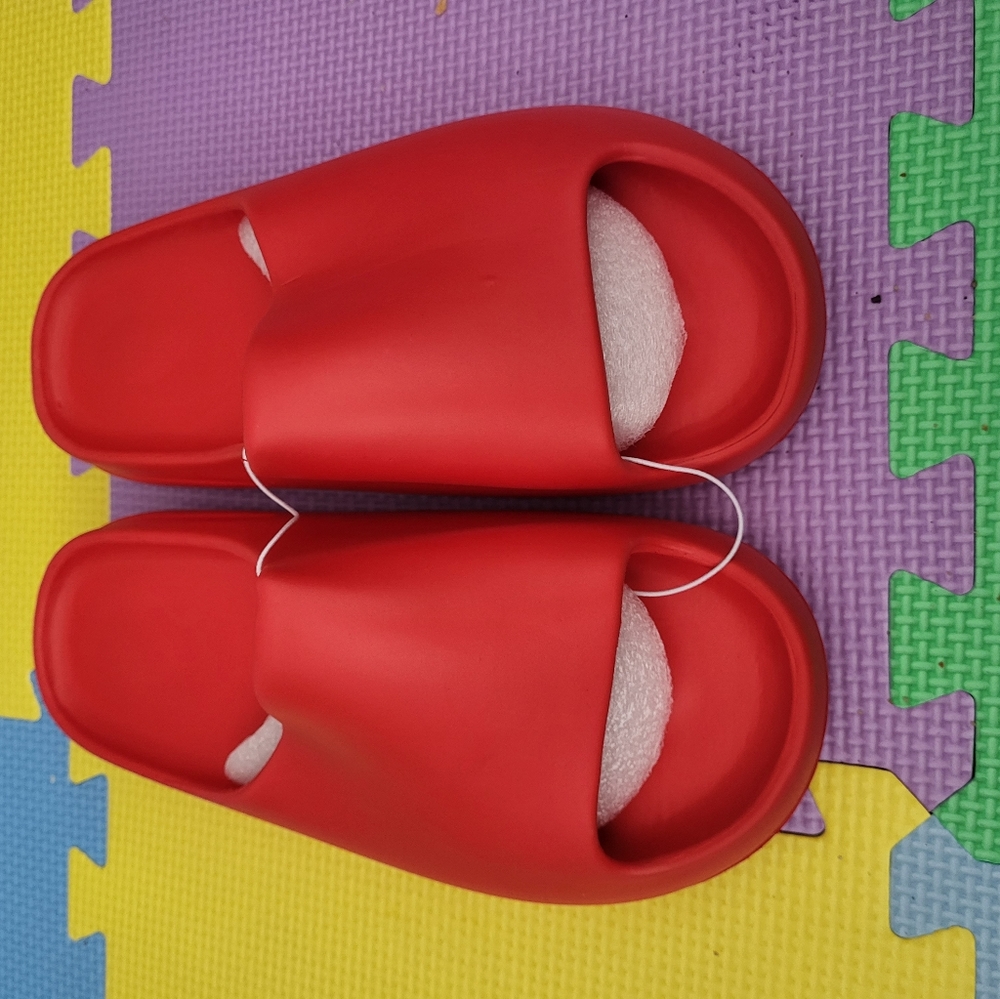 Women's swim shoes